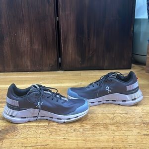 On Cloudnova Form Titanite in Pebble Quartz size 6.5